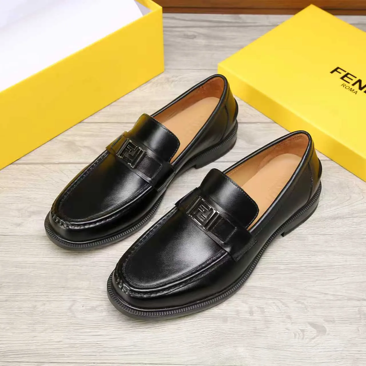 ​Men's shoes 💰 500 💰 Water dyed cowhide 🆘 The latest FENDI ( Fendi ) new casual leather shoes 🕶️🕶️ Simple routing effect, showing an elegant and cool driving shoe 🎬Made of Italian 🇮🇹 imported calfskin + first-layer water-dyed cowhide lining🐂Excellent material🎬Detailed workmanship 🤗Comfortable foot feel➰➰. ​Pair it with any outfit to show your taste and temperament, low-key luxury ♻️Design ​simple and elegant ​noble and fashionable 🍃​Very loved and favored by trendy men 💓❤️Size: 38-44 2⃣️colors available